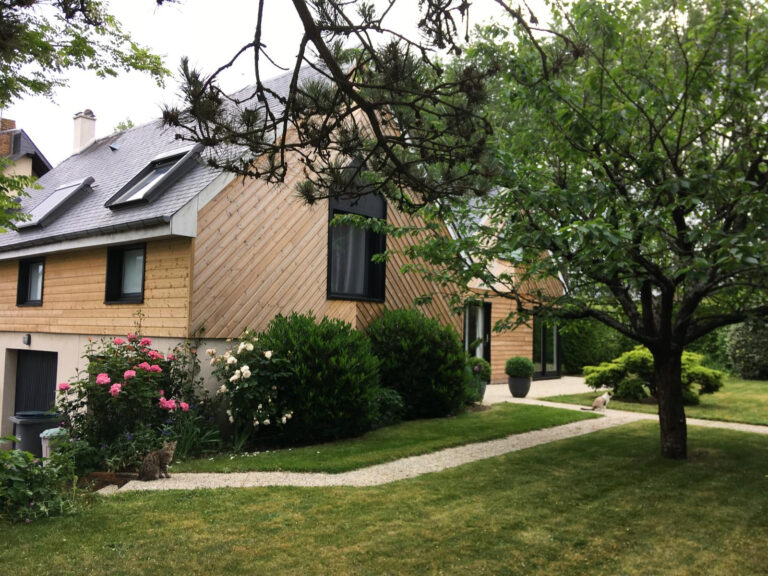 Maison d&rsquo;architecte familiale   Lumière, volumes et jardin a