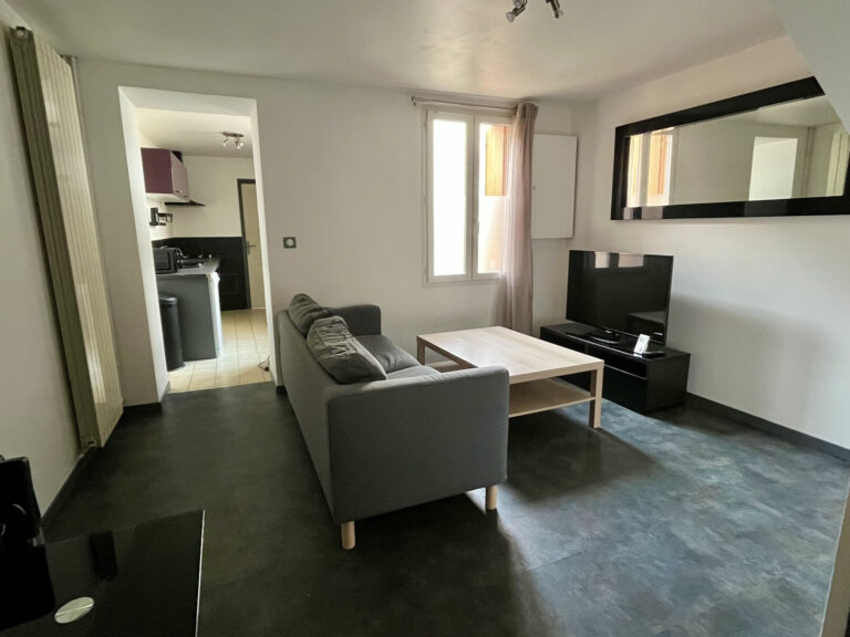 EXCLUSIVITÉ SMITH : MAISON DE VILLE MEUBLÉE T3.