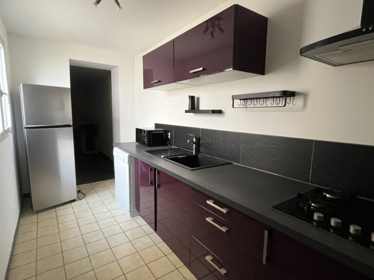 EXCLUSIVITÉ SMITH : MAISON DE VILLE MEUBLÉE T3.