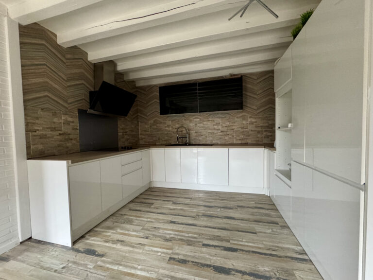 EXCLUSIVITÉ SMITH: MAISON EN CENTRE VILLE – 4 CHAMBRES avec