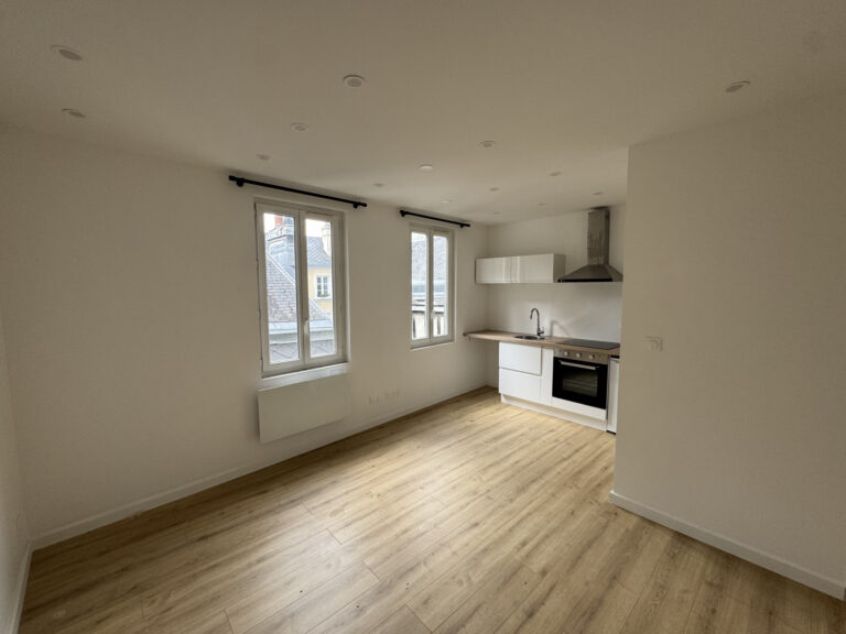 EXCLUSIVITÉ SMITH : DUPLEX REFAIT À NEUF – HYPER CENTRE