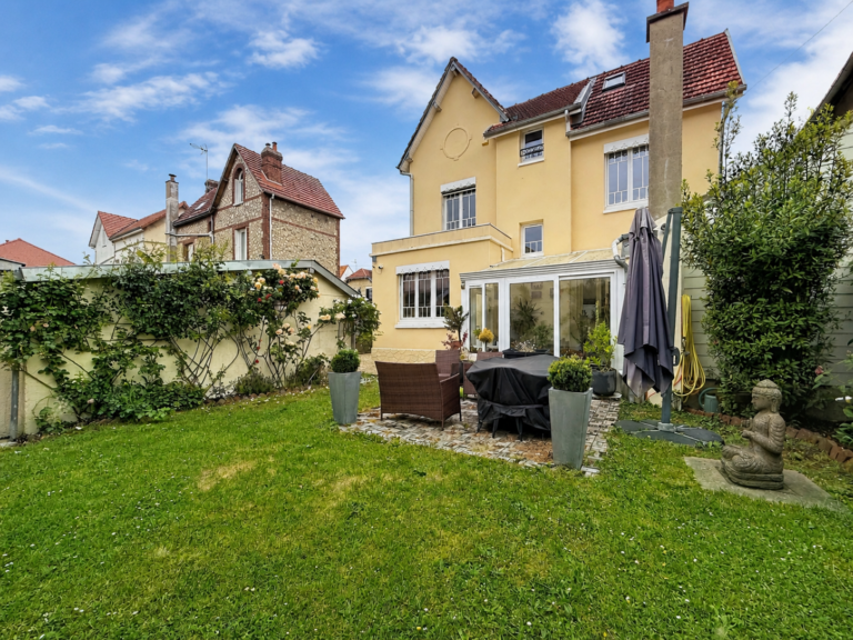 EXCLUSIVITÉ SMITH: MAISON INDIVIDUELLE 1930  – 3 CHAMBRES