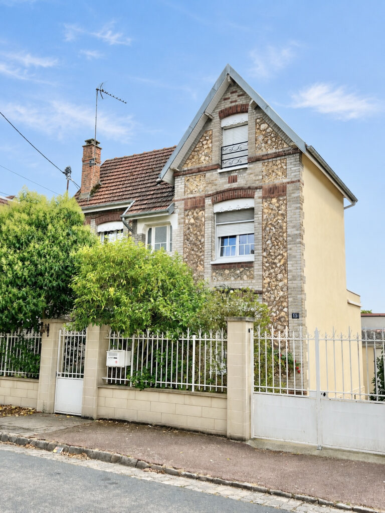 EXCLUSIVITÉ SMITH: MAISON INDIVIDUELLE 1930  – 3 CHAMBRES
