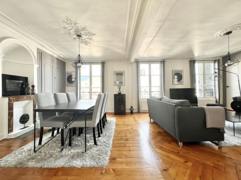 EXCLUSIVITÉ SMITH : SUPERBE APPARTEMENT HAUSSMANNIEN 75M2