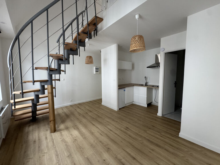 EXCLUSIVITÉ SMITH : DUPLEX REFAIT À NEUF – HYPER CENTRE