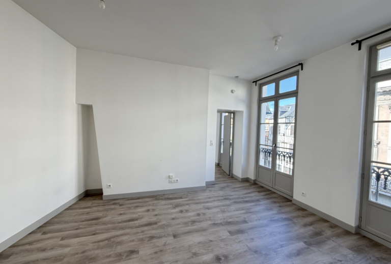 EXCLUSIVITÉ SMITH: APPARTEMENT 2 PIÈCES / 1CH HOTEL DE VILLE