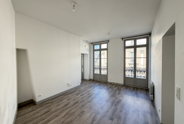 EXCLUSIVITÉ SMITH: APPARTEMENT 2 PIÈCES / 1CH HOTEL DE VILLE
