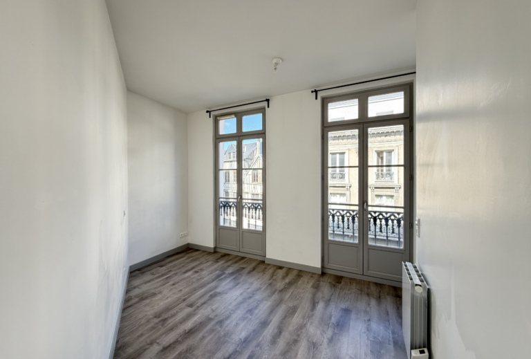 EXCLUSIVITÉ SMITH: APPARTEMENT 2 PIÈCES / 1CH HOTEL DE VILLE