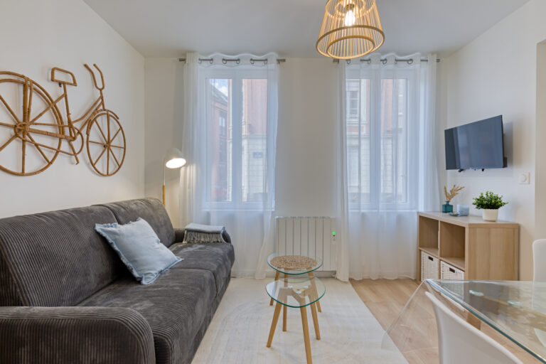 STUDIO MEUBLÉ PROCHE GARE – AVEC JARDIN