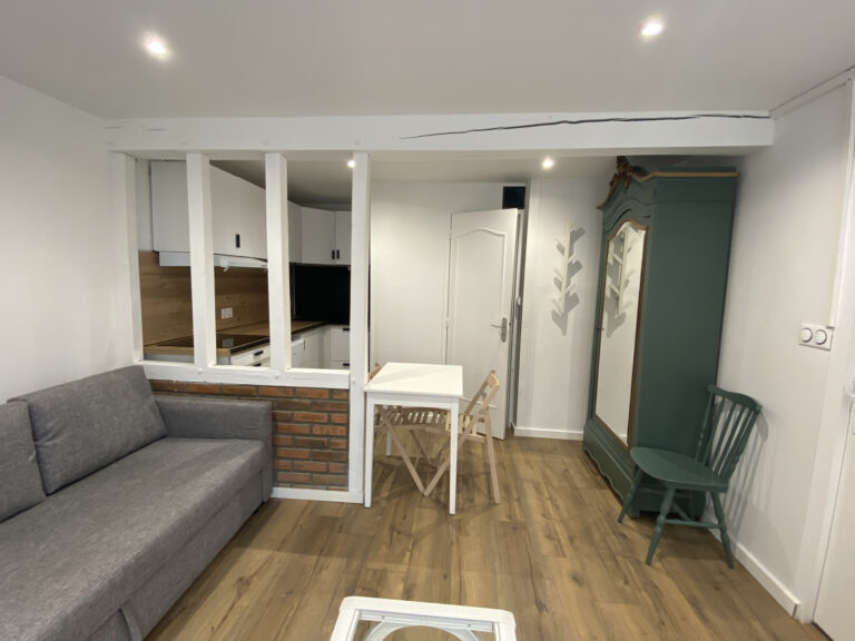 STUDIO MEUBLÉ – PROCHE HOTEL DE VILLE