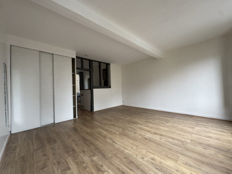 EXCLUSIVITÉ SMITH: GRAND STUDIO QUARTIER SAINT-MACLOU