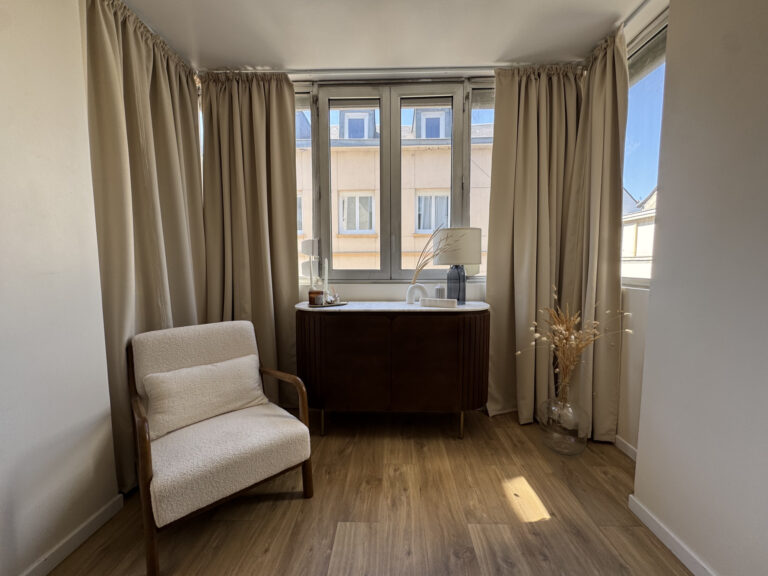 GRAND APPARTEMENT T3 MEUBLE / PARKING